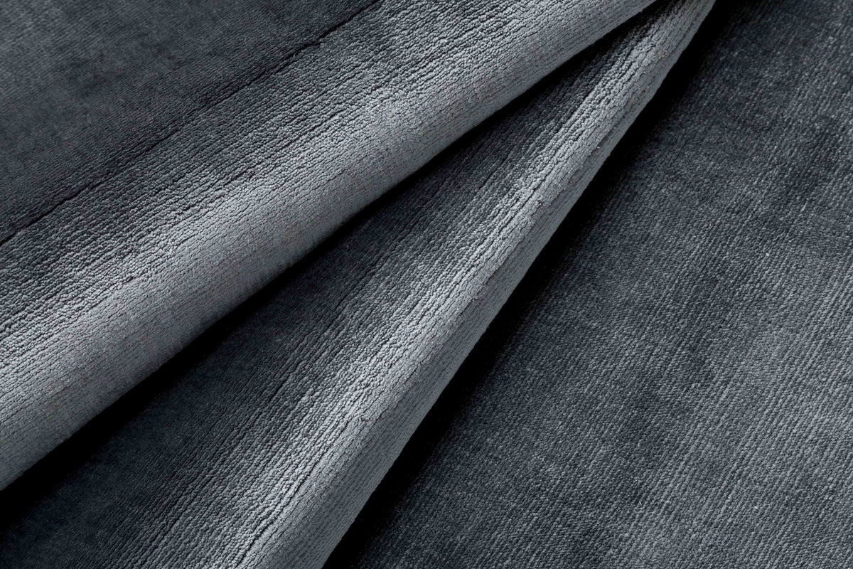 One silhouette. Your dimensions, comfort and finish.