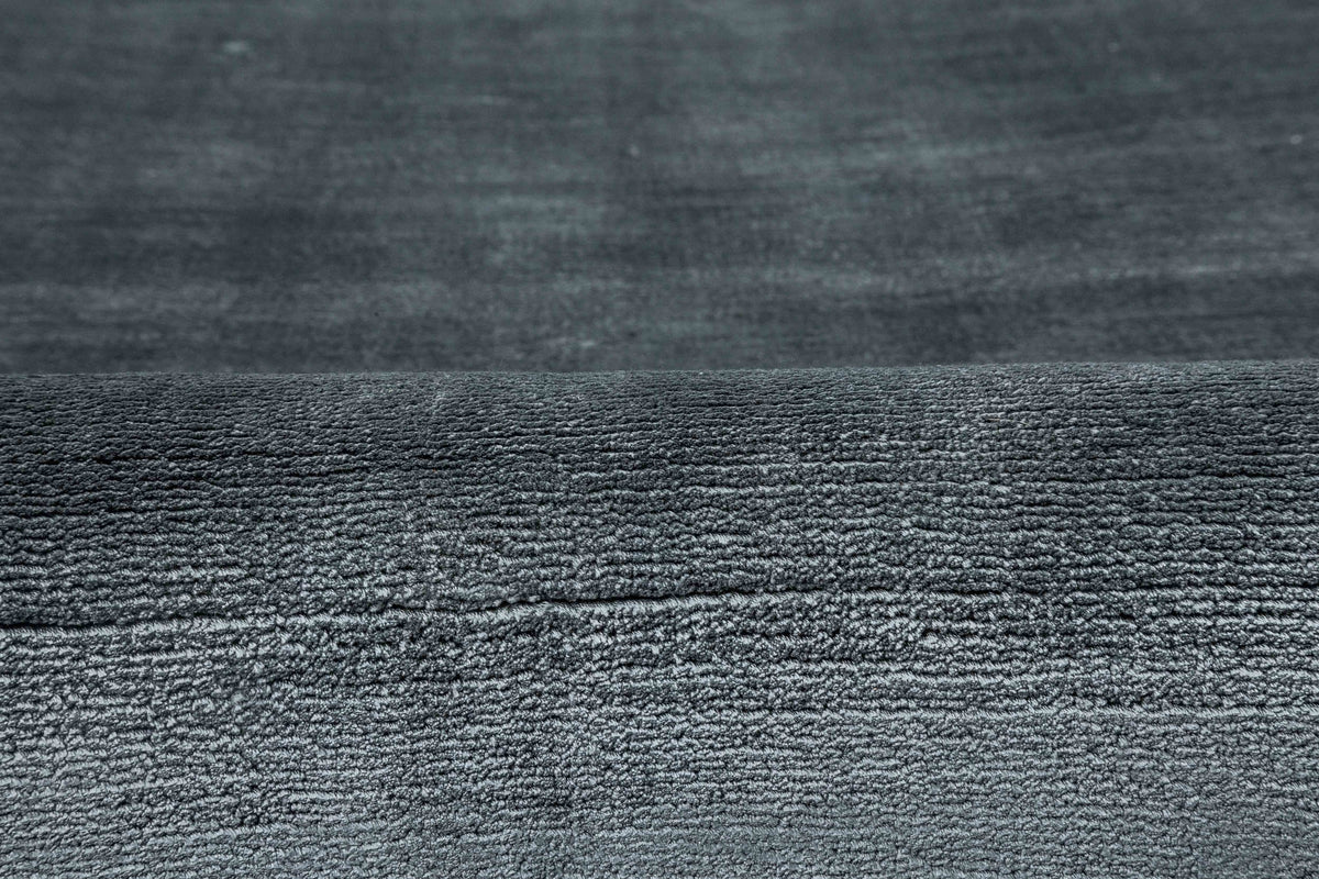 One silhouette. Your dimensions, comfort and finish.