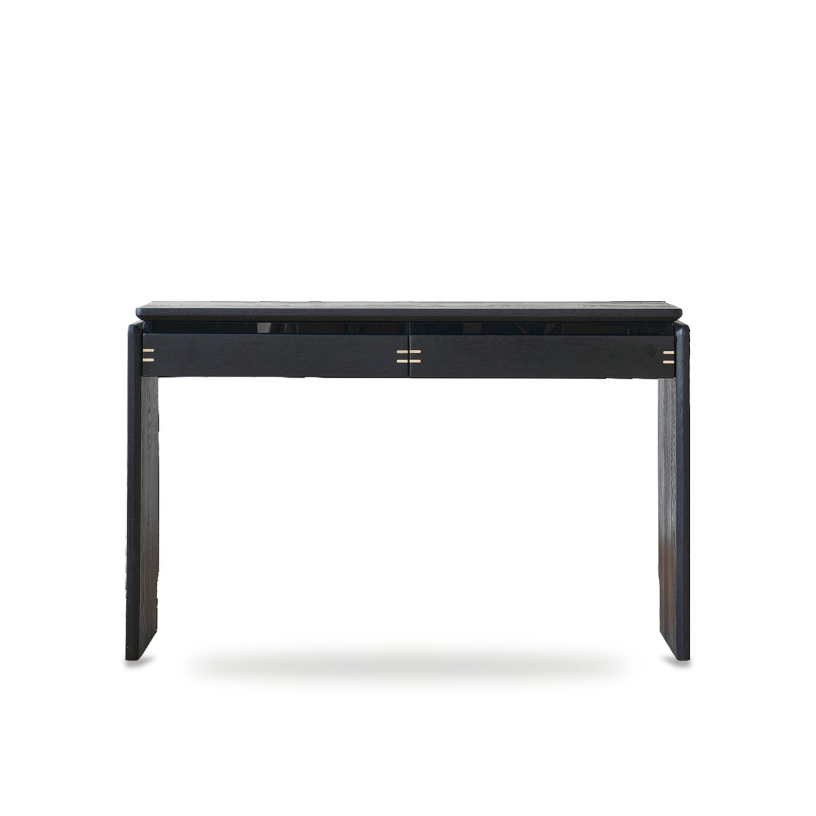 One silhouette. Your dimensions, comfort and finish.