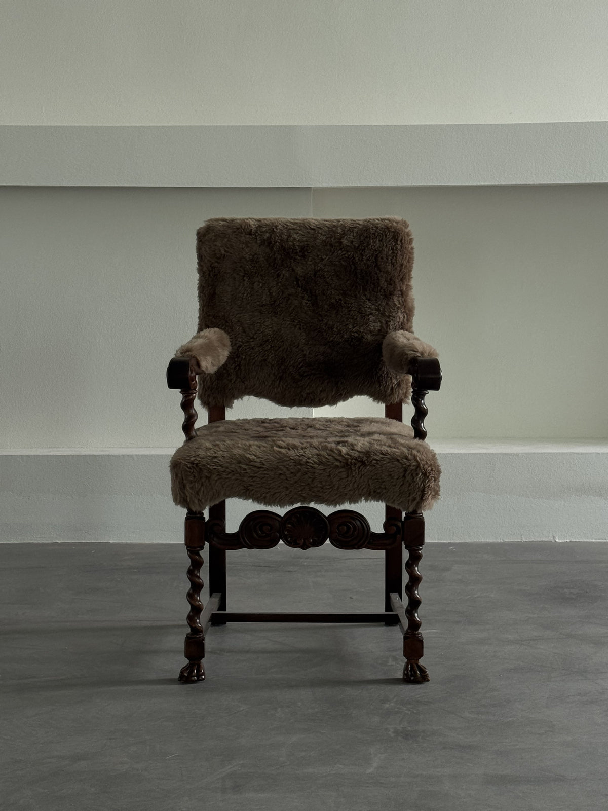 One silhouette. Your dimensions, comfort and finish.