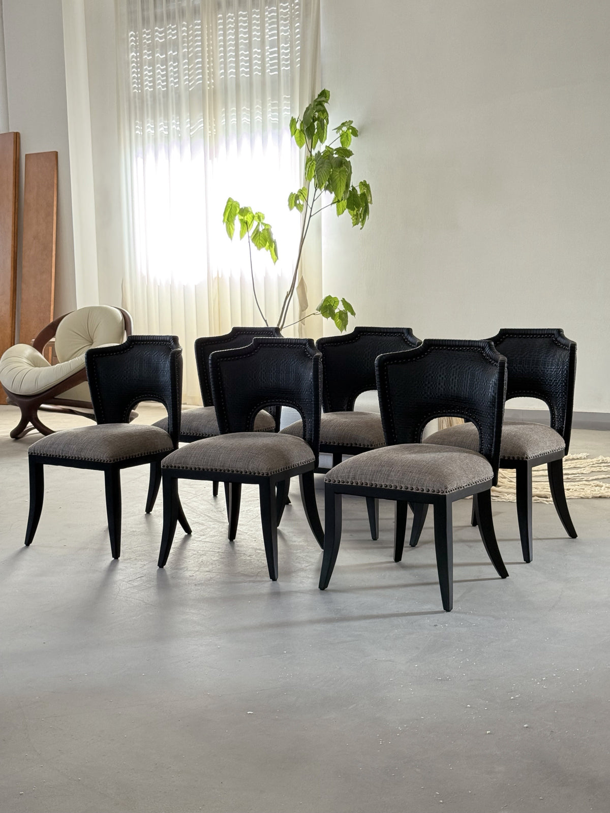 One silhouette. Your dimensions, comfort and finish.