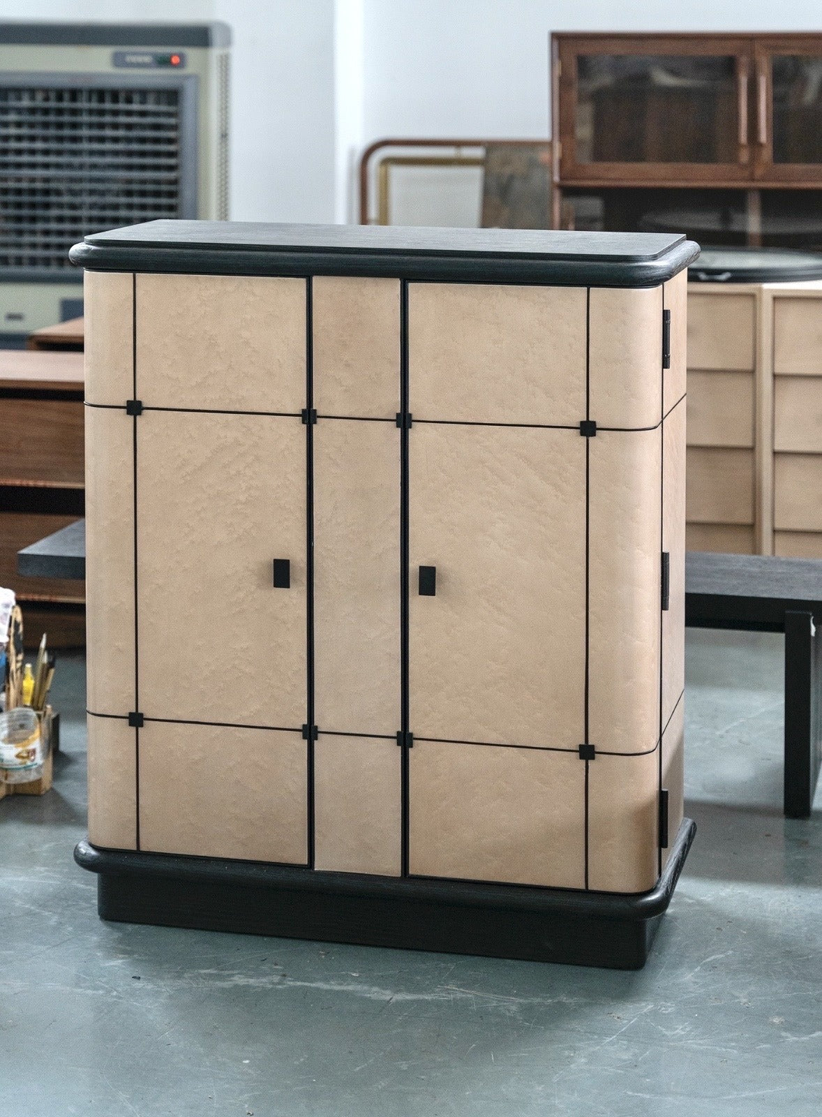One silhouette. Your dimensions, comfort and finish.