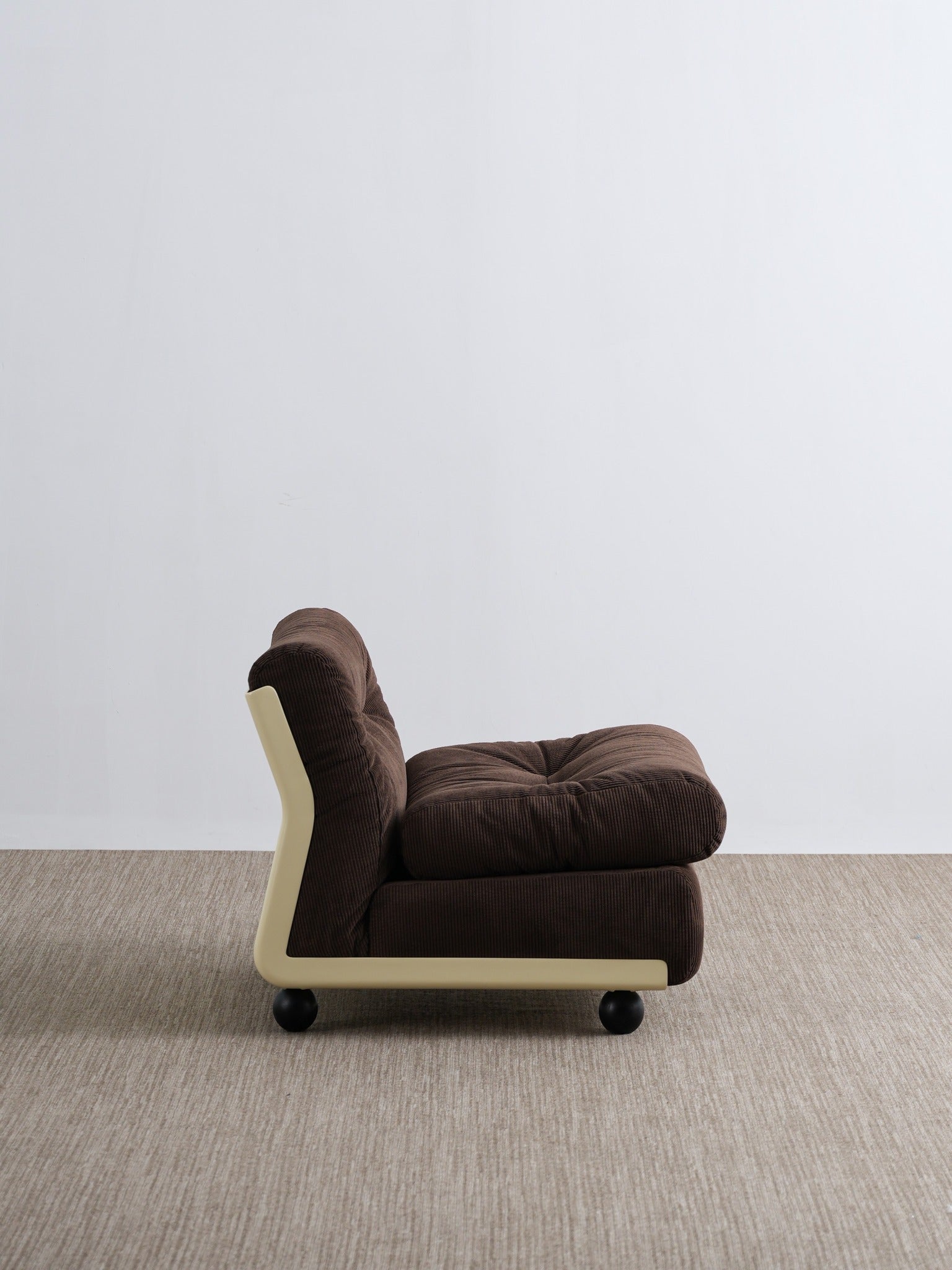 One silhouette. Your dimensions, comfort and finish.