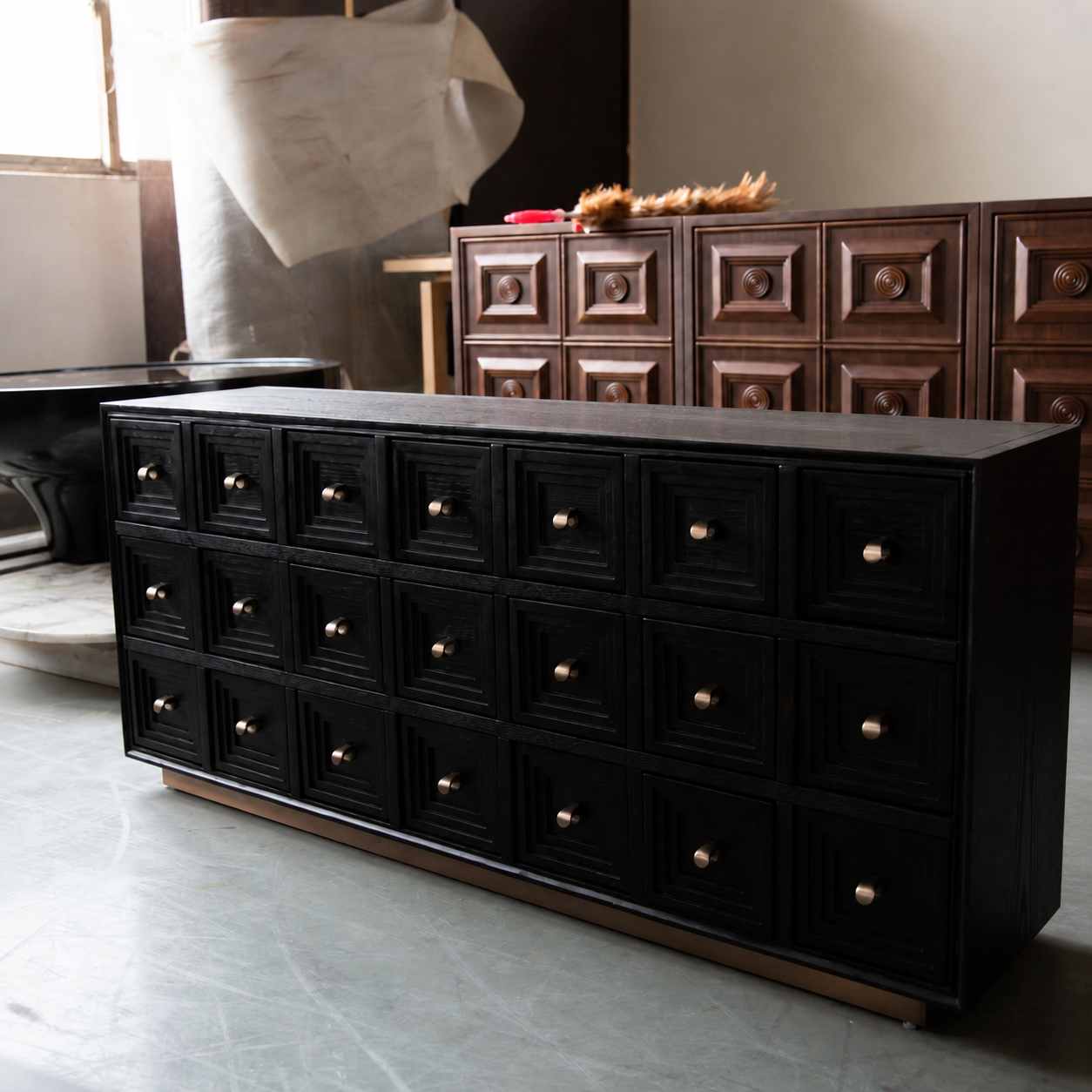 One silhouette. Your dimensions, comfort and finish.