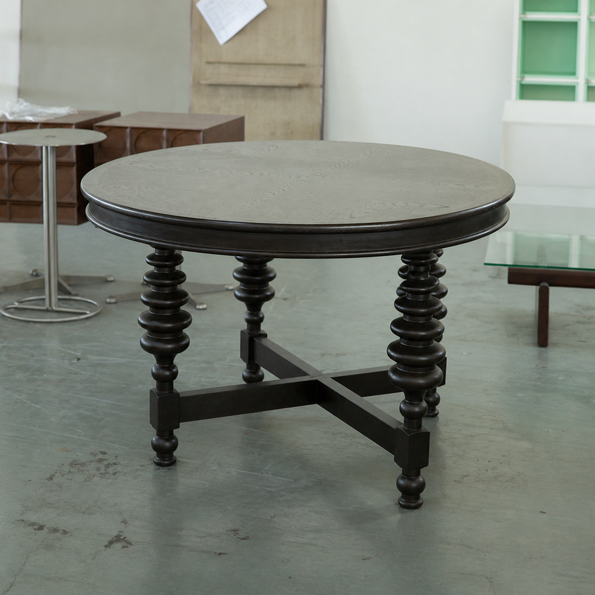 One silhouette. Your dimensions, comfort and finish.