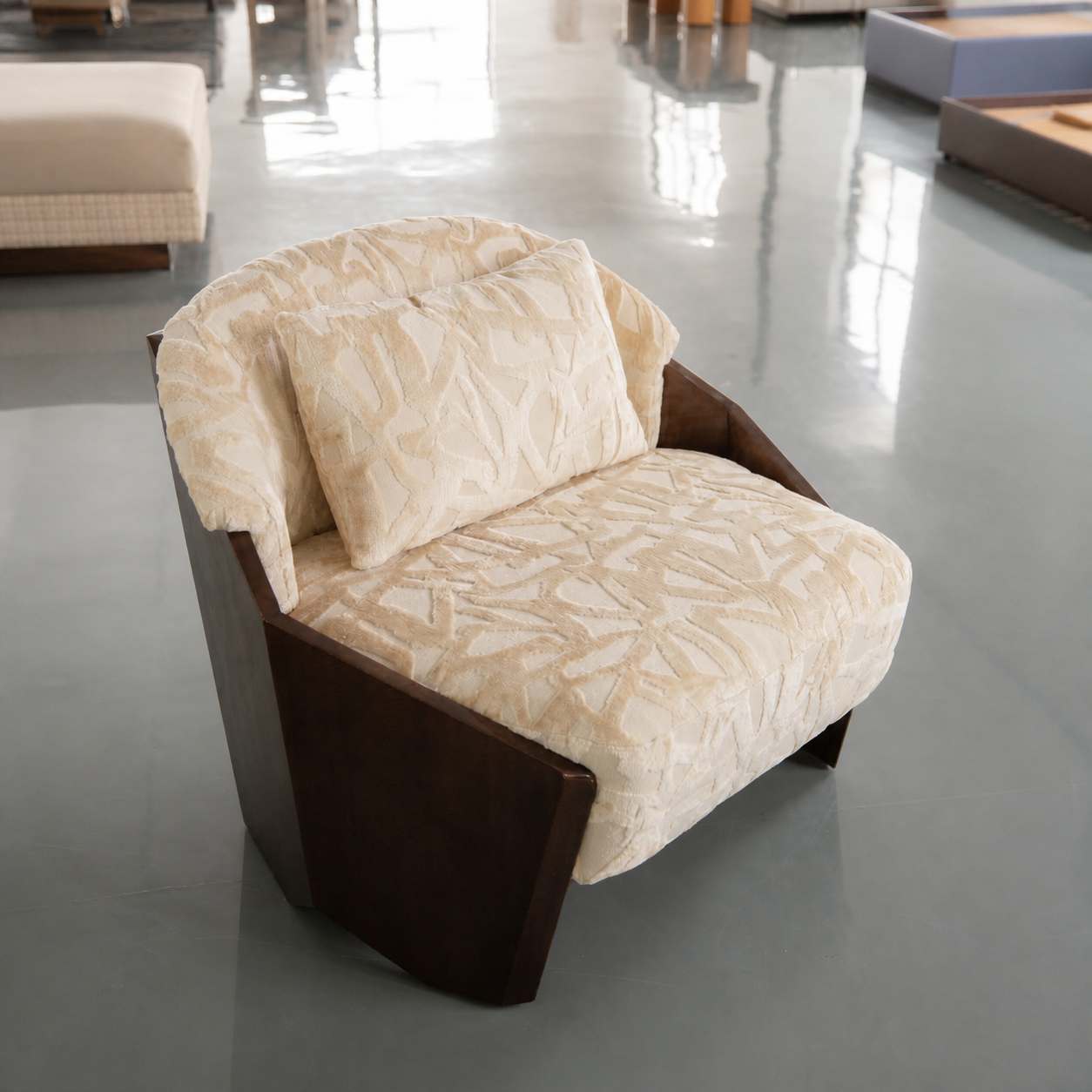 One silhouette. Your dimensions, comfort and finish.