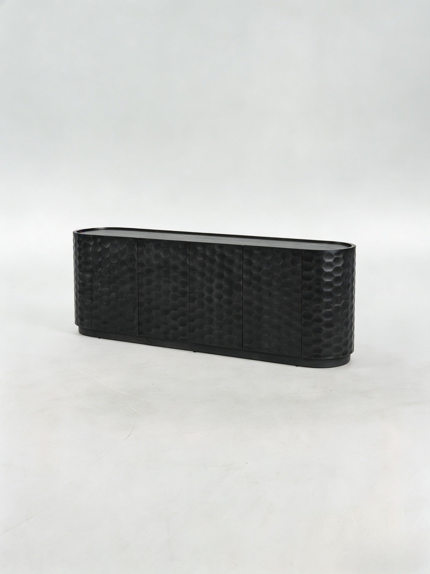 One silhouette. Your dimensions, comfort and finish.