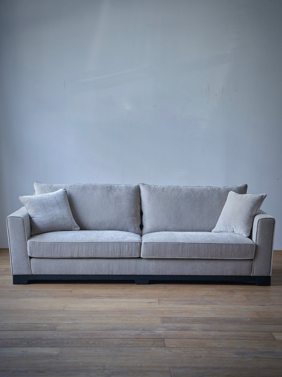 One silhouette. Your dimensions, comfort and finish.