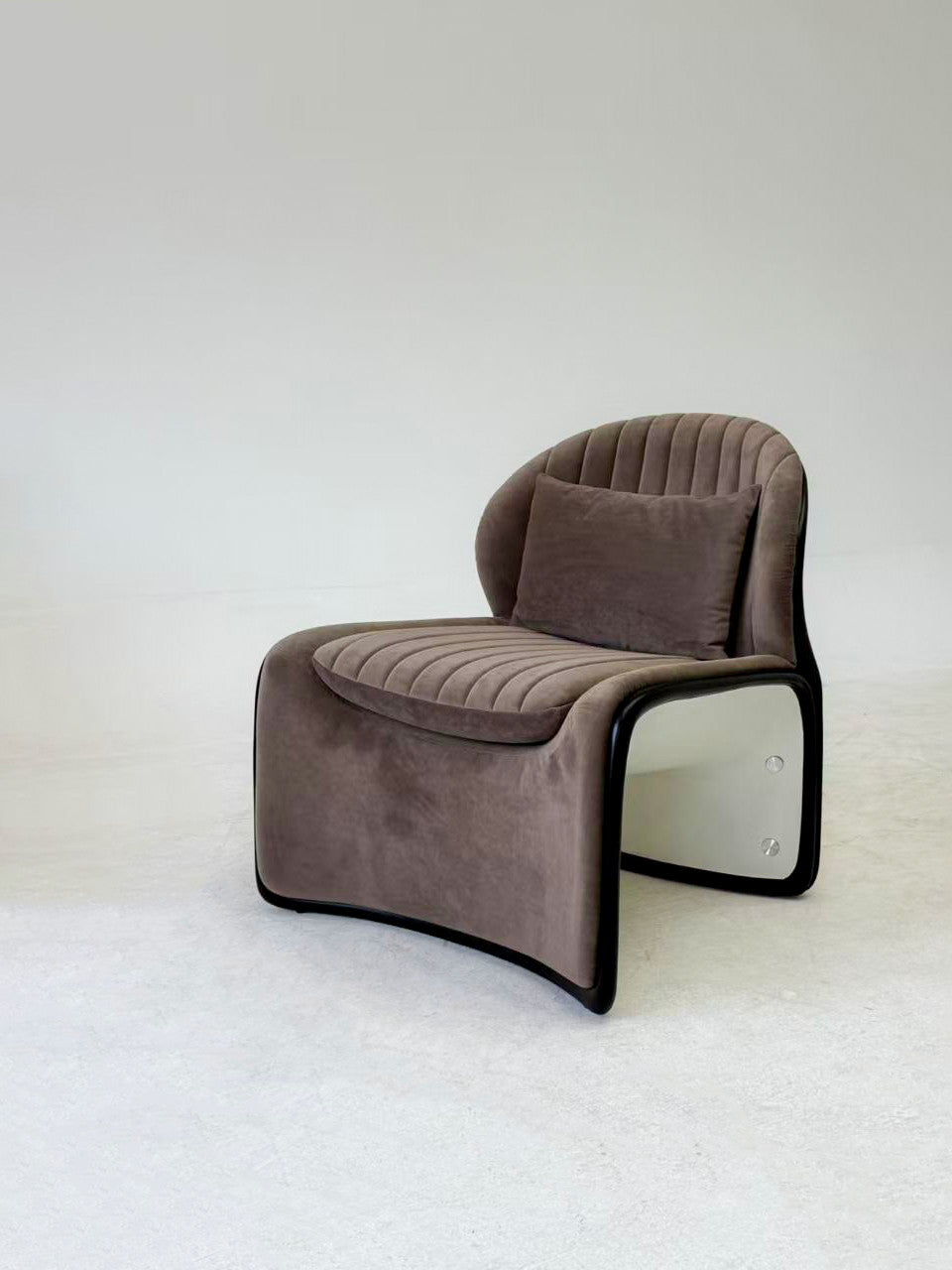 One silhouette. Your dimensions, comfort and finish.