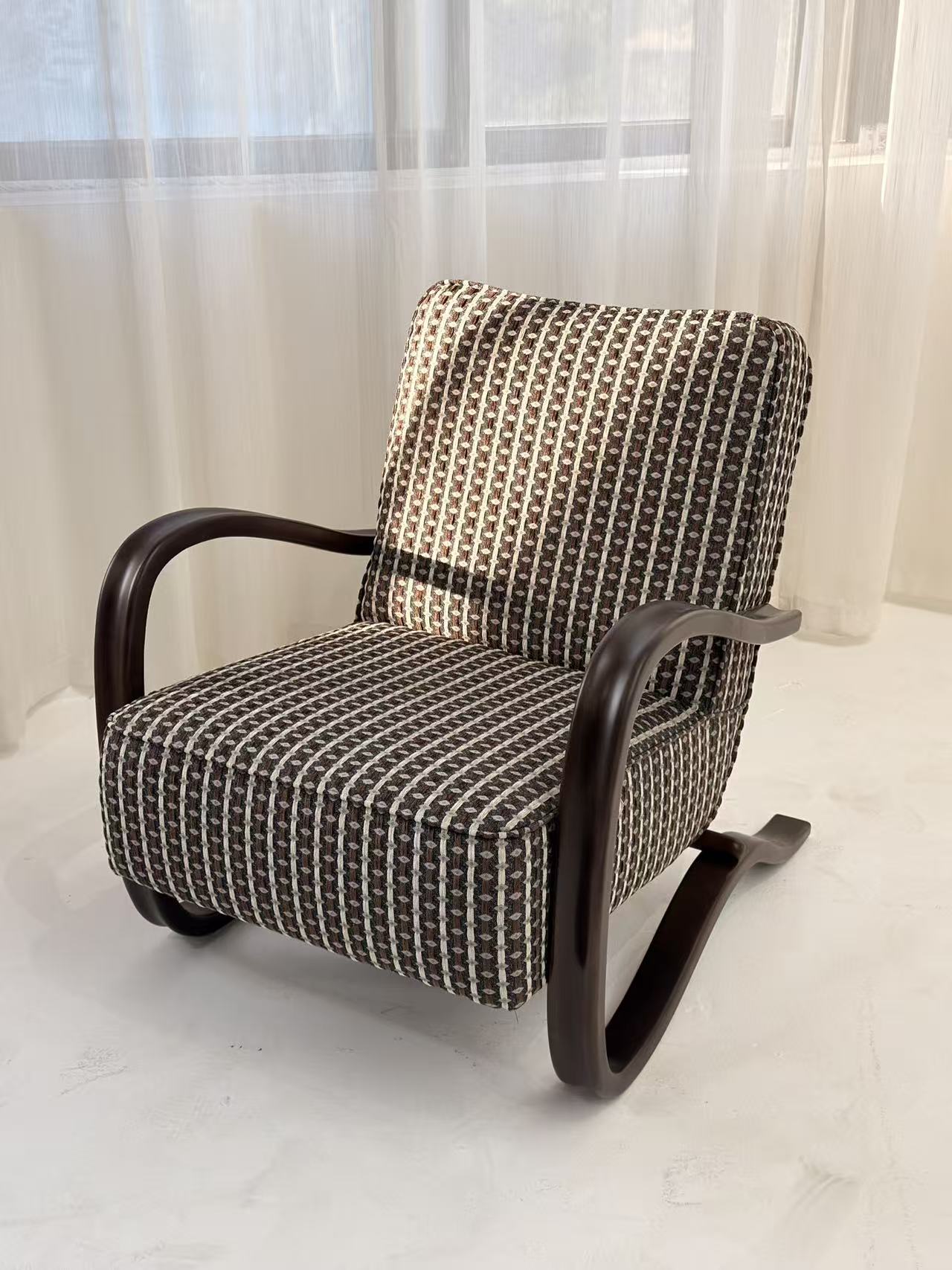 One silhouette. Your dimensions, comfort and finish.