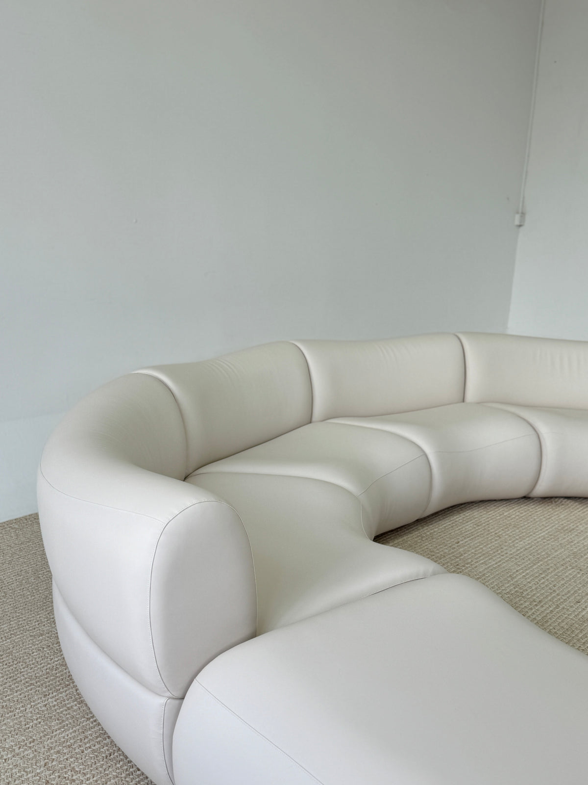 One silhouette. Your dimensions, comfort and finish.