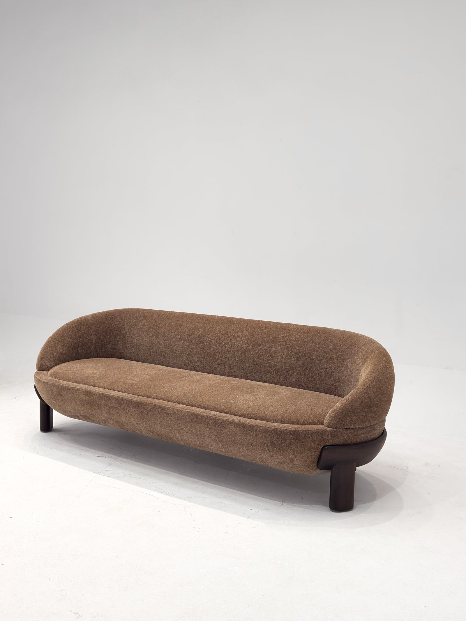 One silhouette. Your dimensions, comfort and finish.
