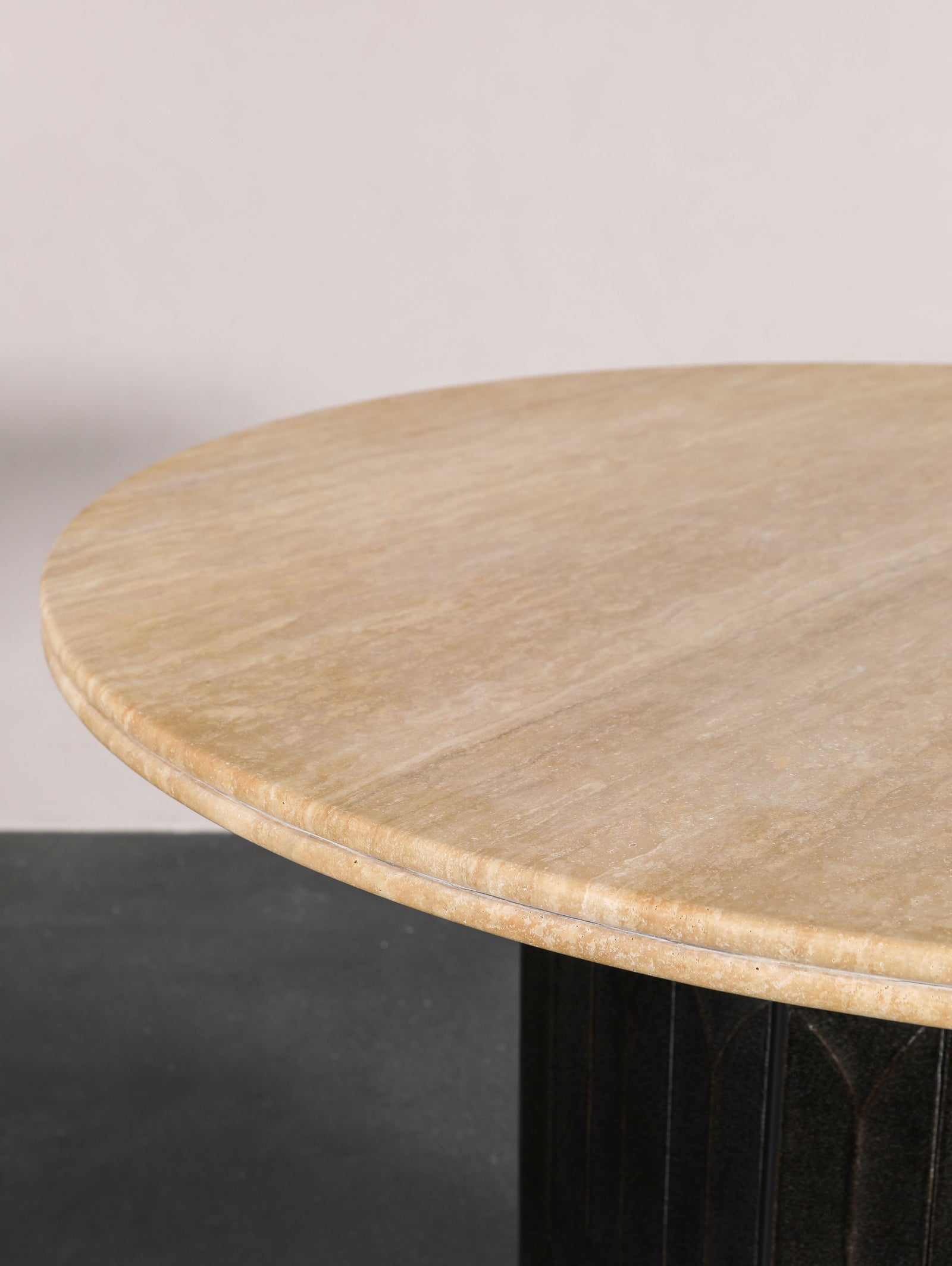 One silhouette. Your dimensions, comfort and finish.