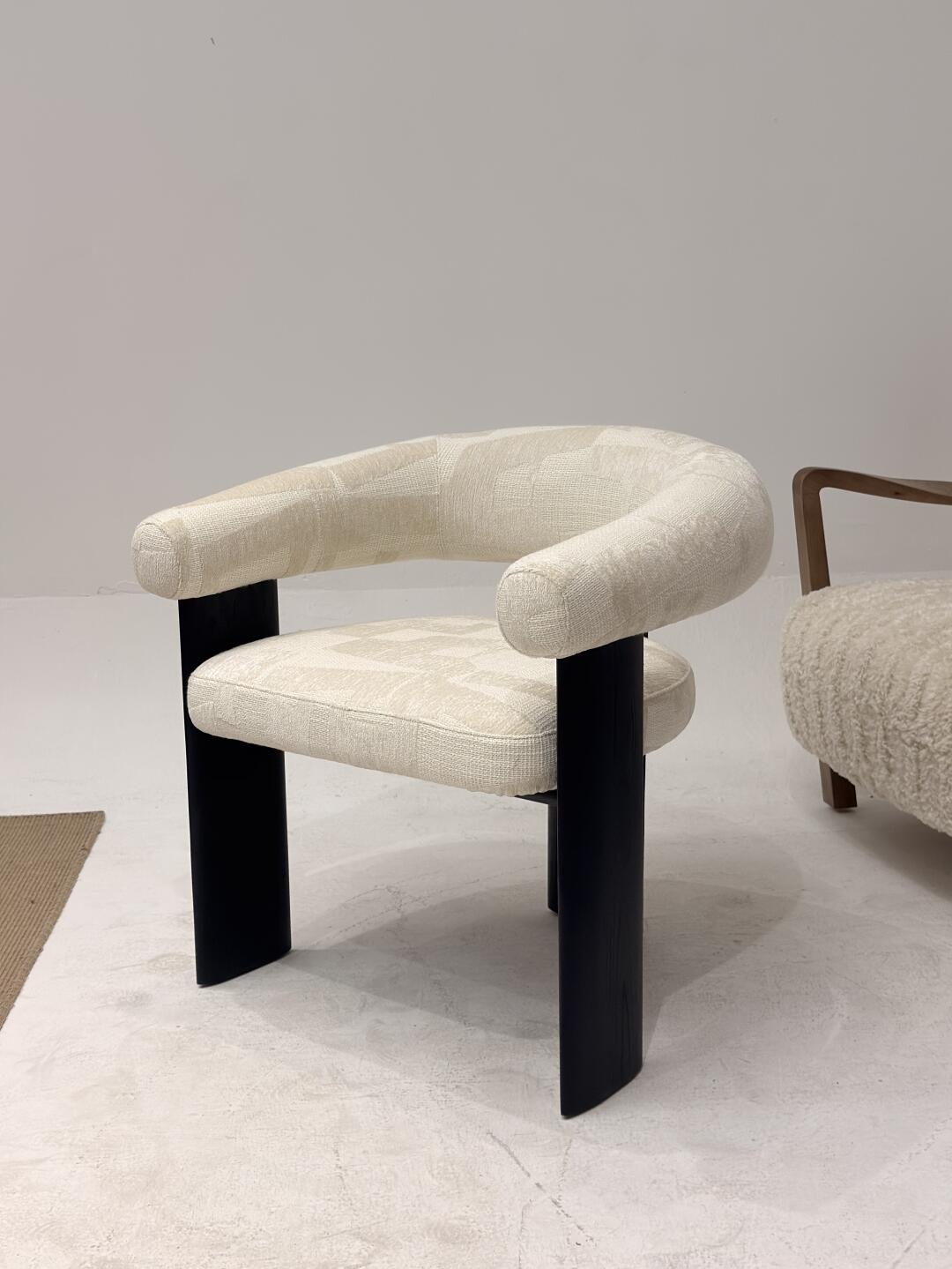 One silhouette. Your dimensions, comfort and finish.