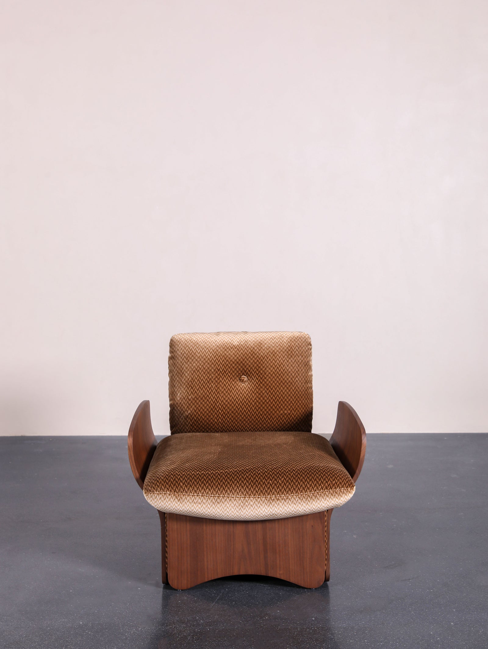 One silhouette. Your dimensions, comfort and finish.