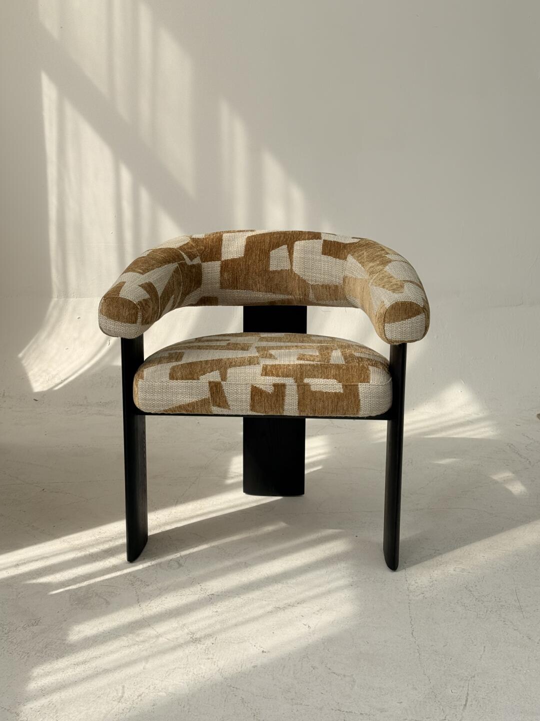 One silhouette. Your dimensions, comfort and finish.
