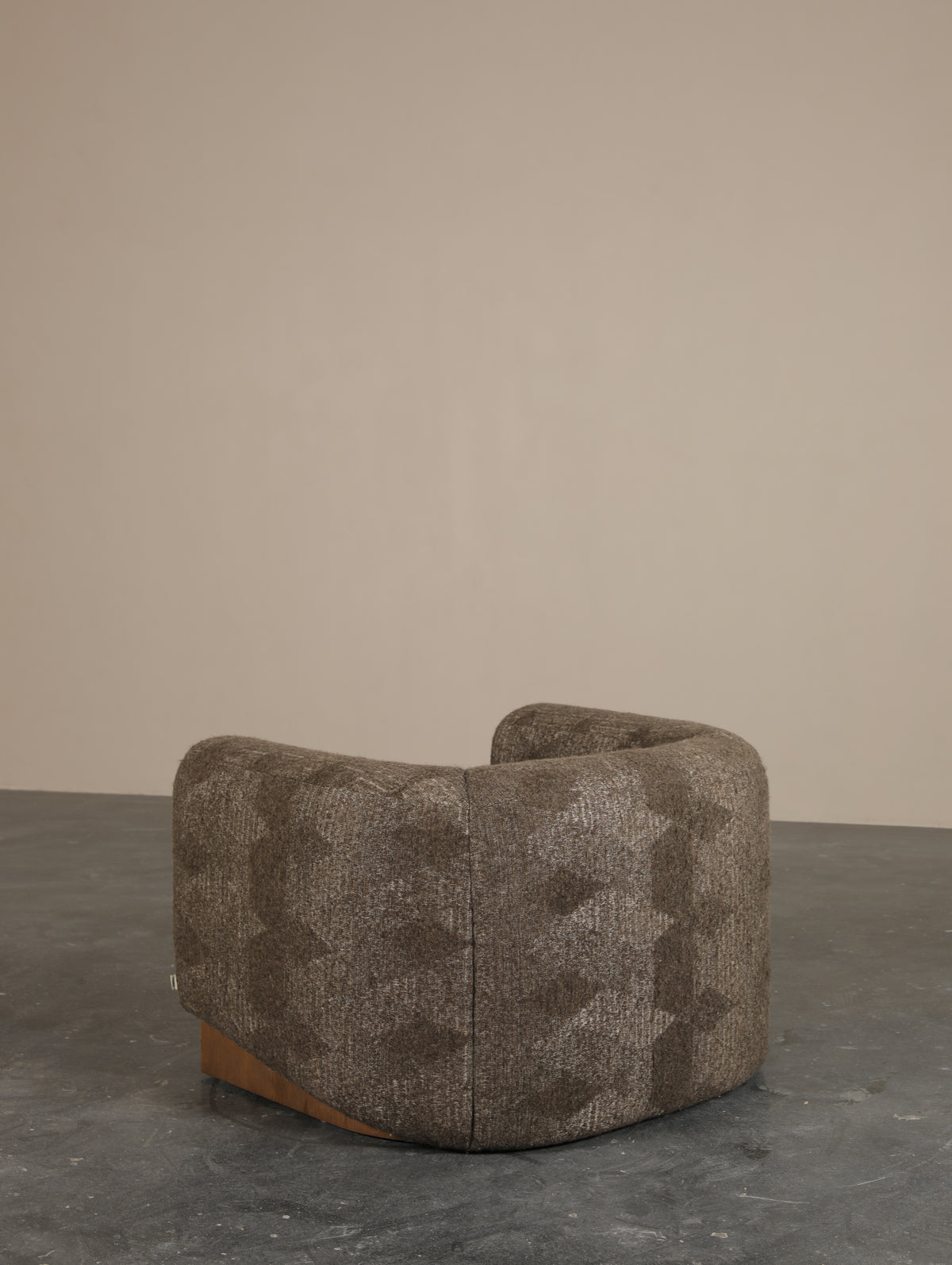 One silhouette. Your dimensions, comfort and finish.