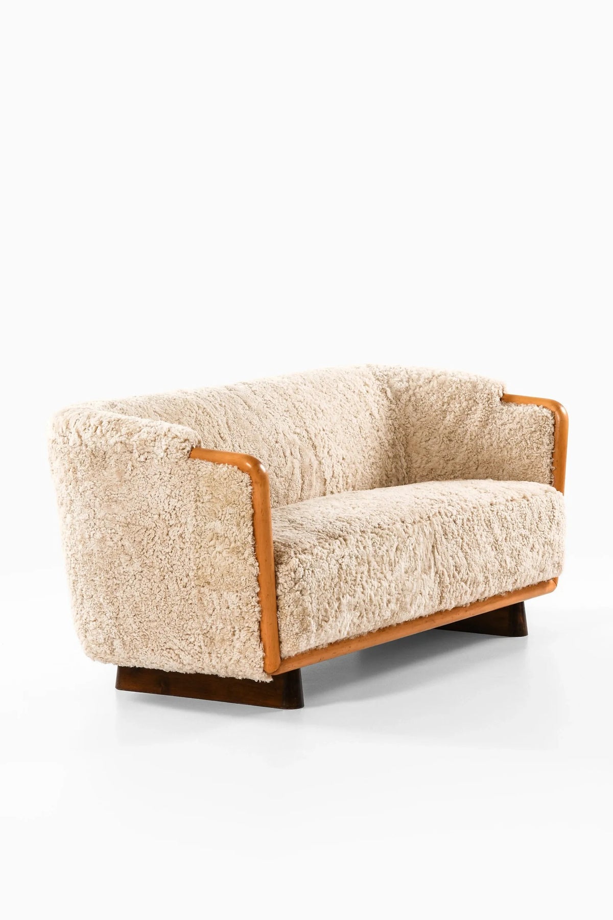 One silhouette. Your dimensions, comfort and finish.