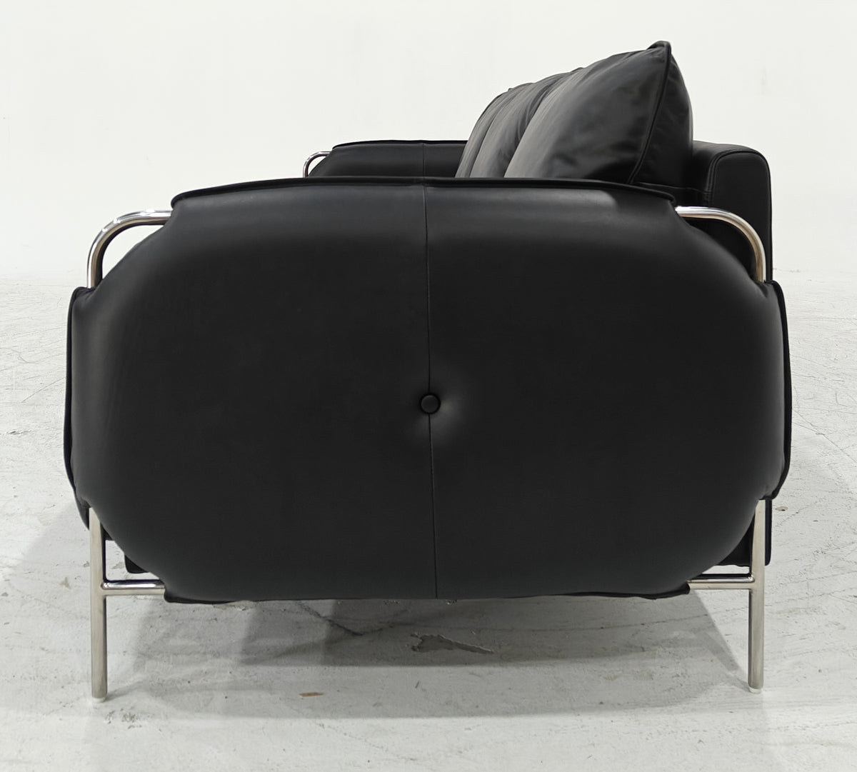 One silhouette. Your dimensions, comfort and finish.