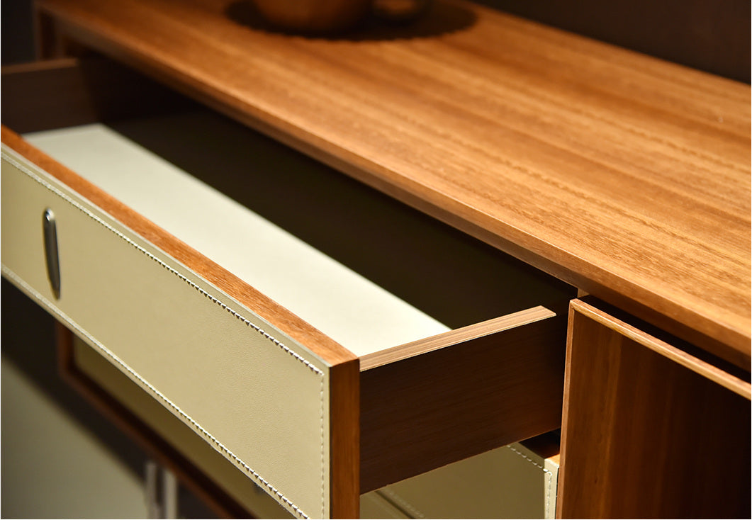 One silhouette. Your dimensions, comfort and finish.