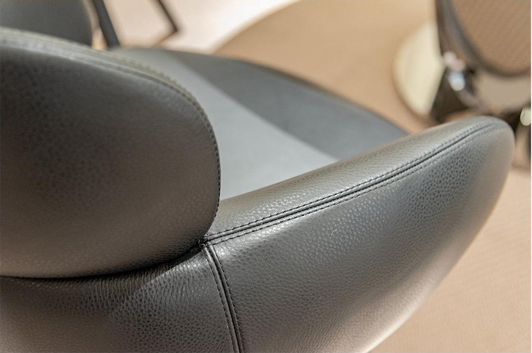 One silhouette. Your dimensions, comfort and finish.