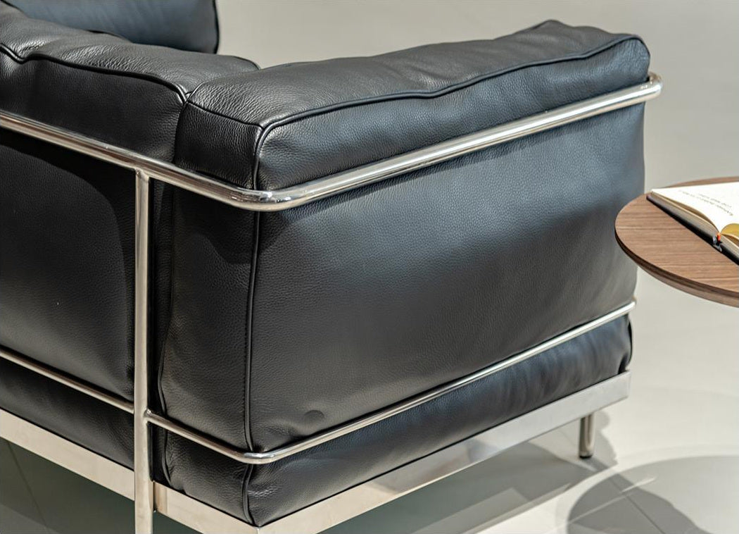 One silhouette. Your dimensions, comfort and finish.