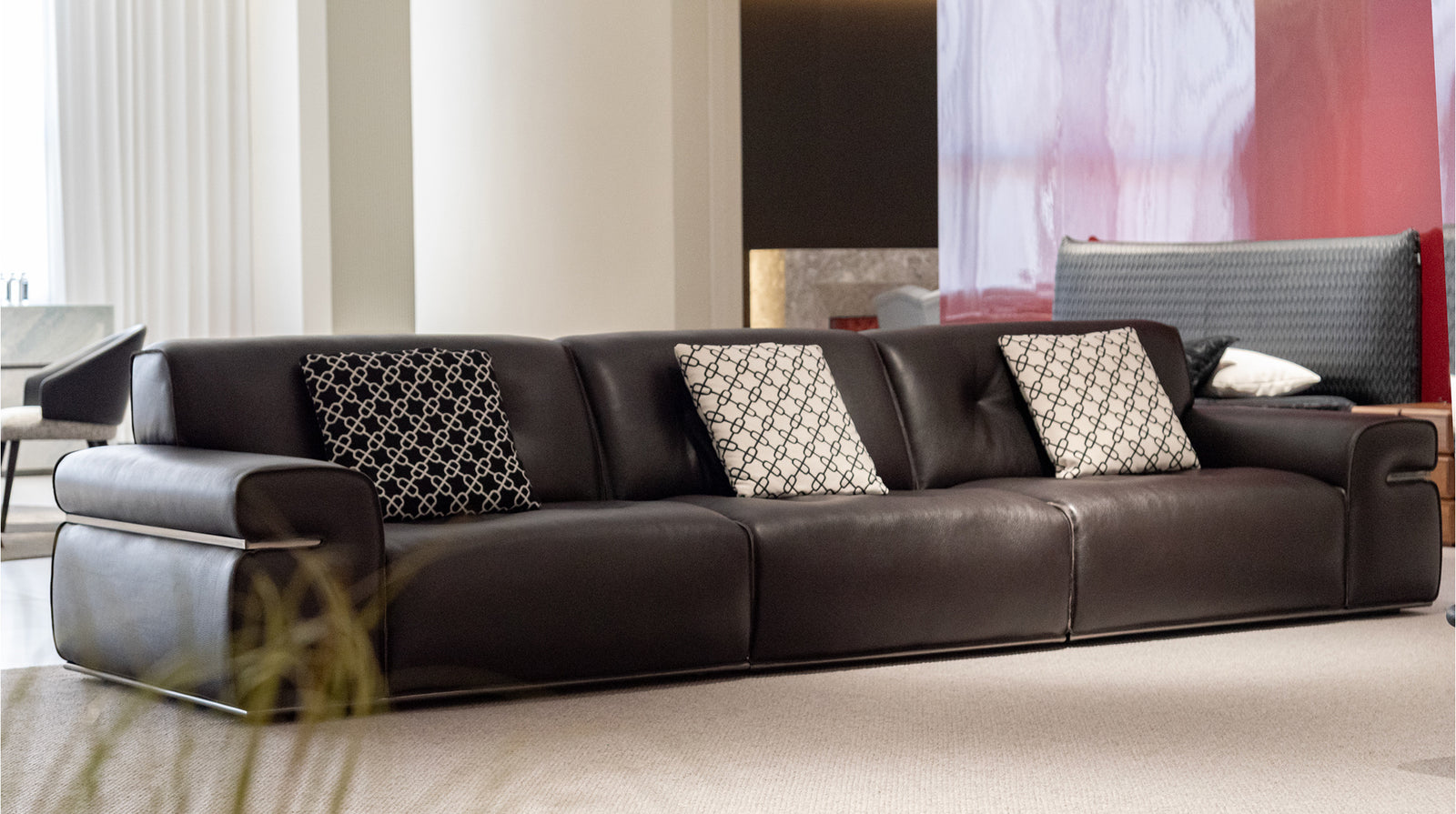One silhouette. Your dimensions, comfort and finish.
