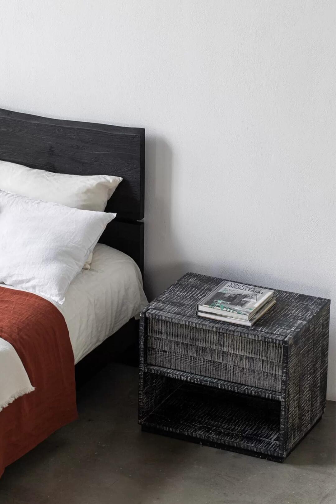 One silhouette. Your dimensions, comfort and finish.