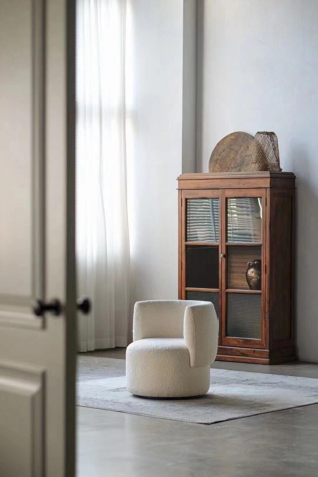One silhouette. Your dimensions, comfort and finish.