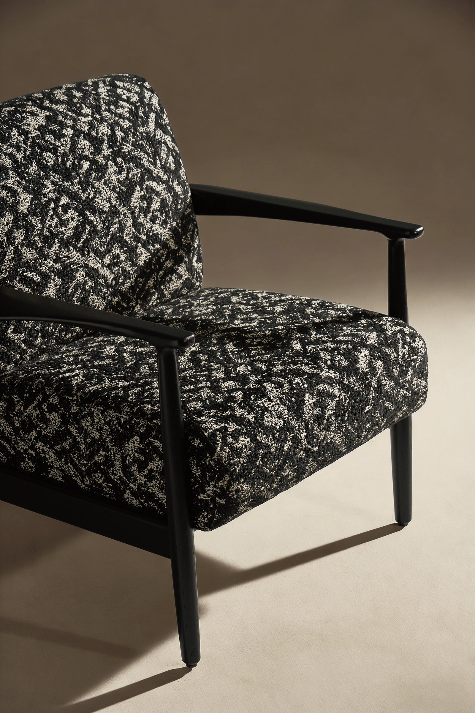 One silhouette. Your dimensions, comfort and finish.