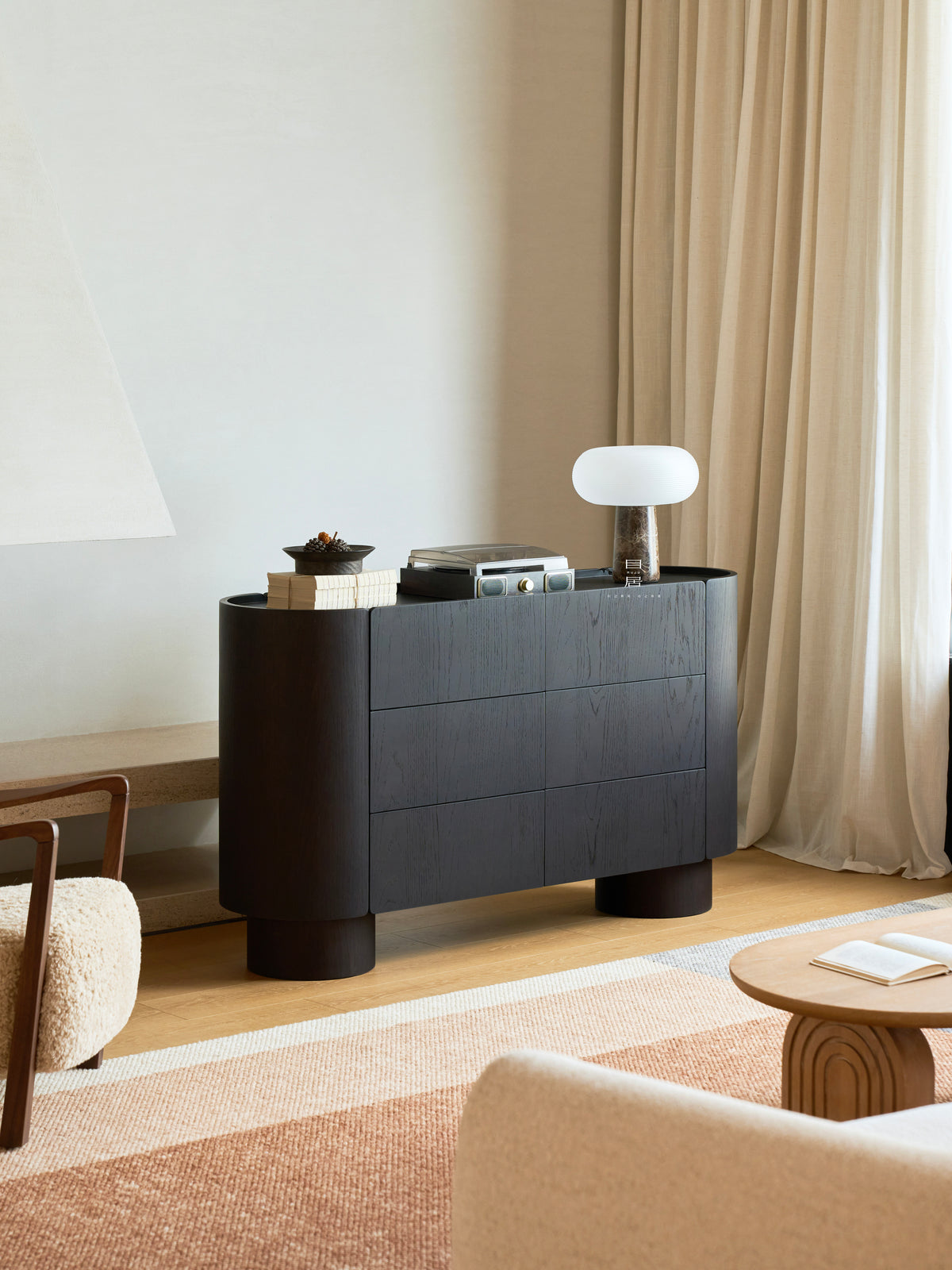 One silhouette. Your dimensions, comfort and finish.