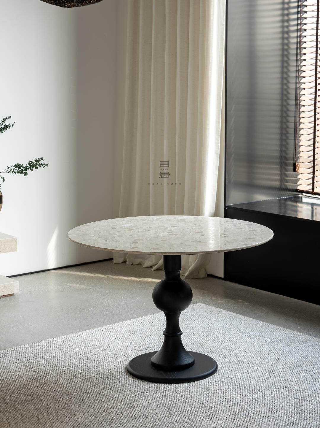 One silhouette. Your dimensions, comfort and finish.