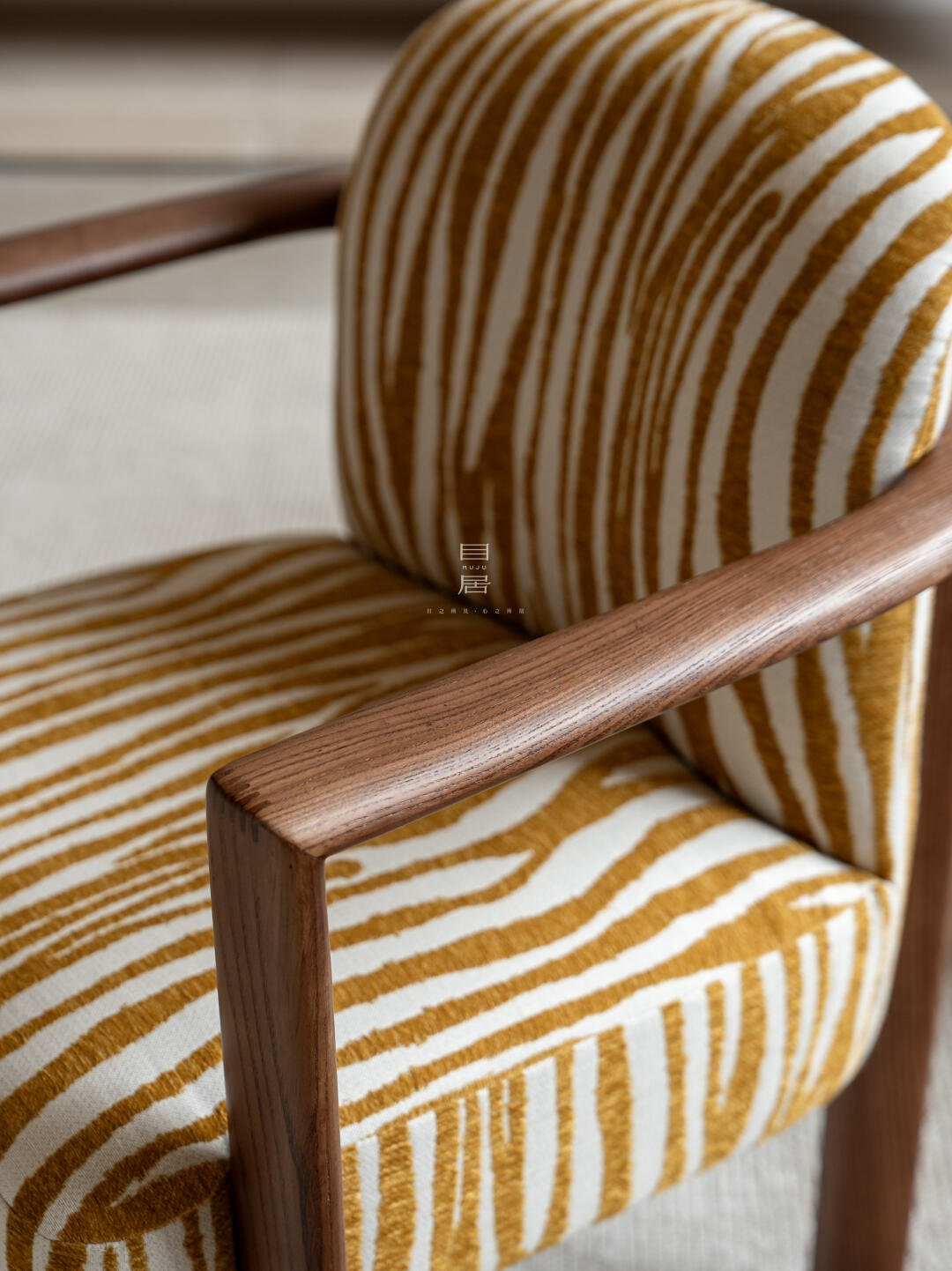 One silhouette. Your dimensions, comfort and finish.