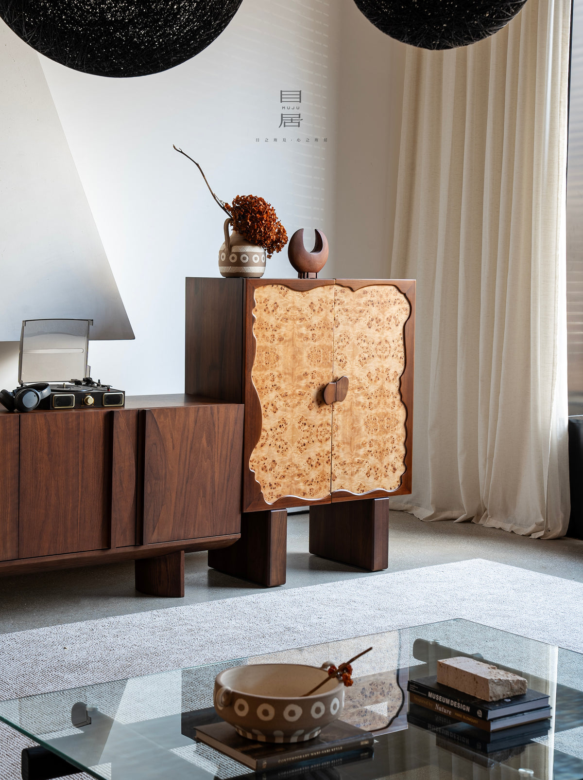 One silhouette. Your dimensions, comfort and finish.