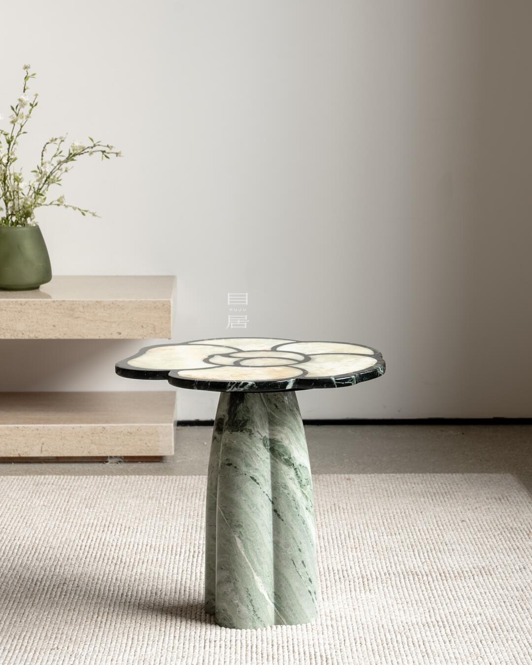 One silhouette. Your dimensions, comfort and finish.