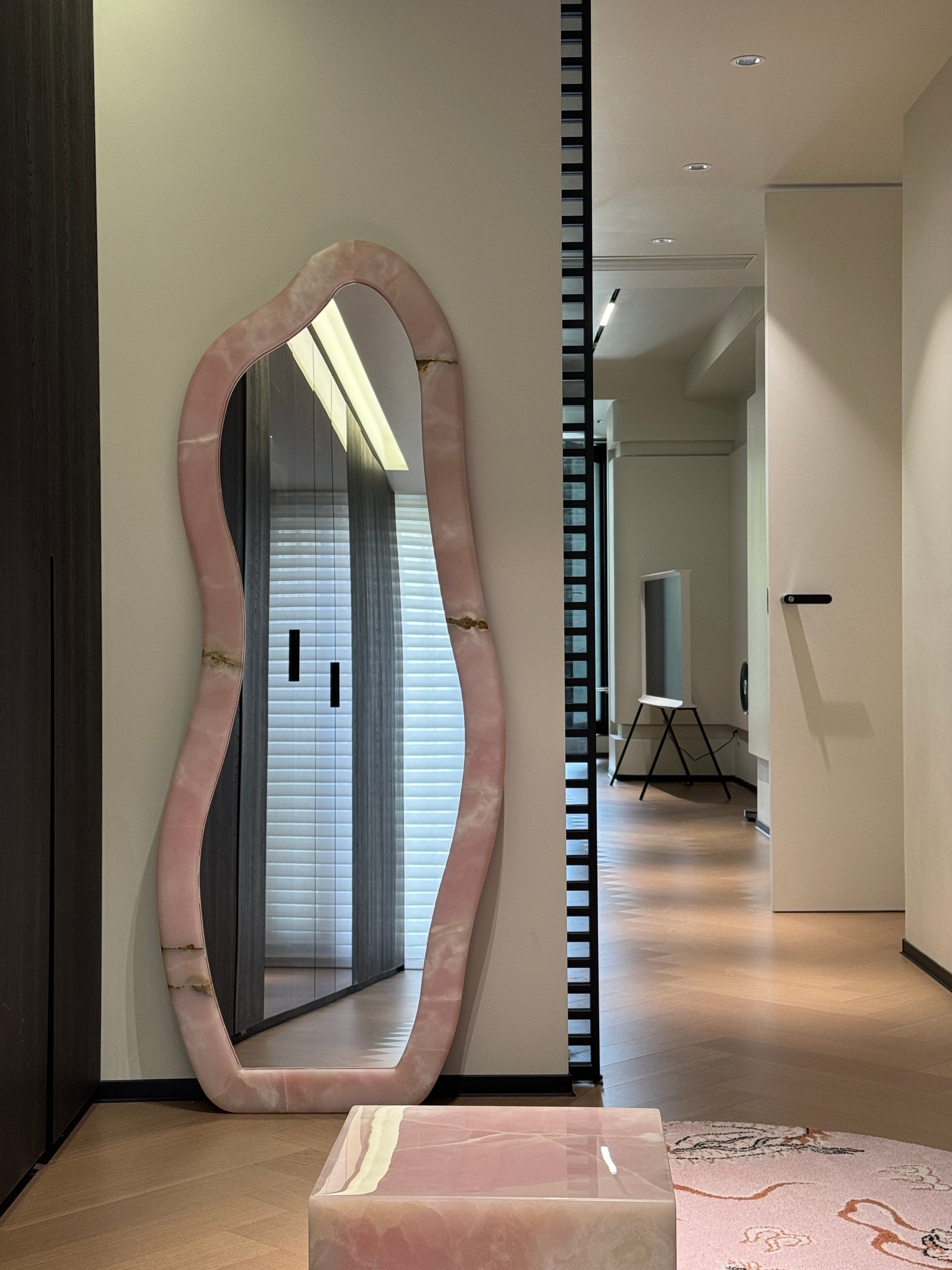 One silhouette. Your dimensions, comfort and finish.