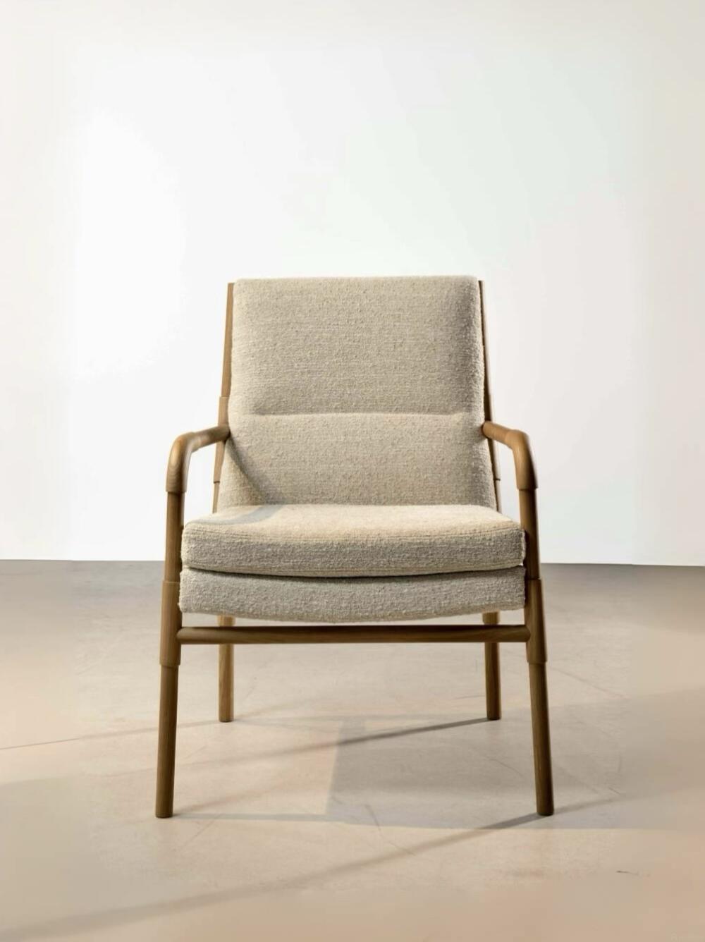 One silhouette. Your dimensions, comfort and finish.