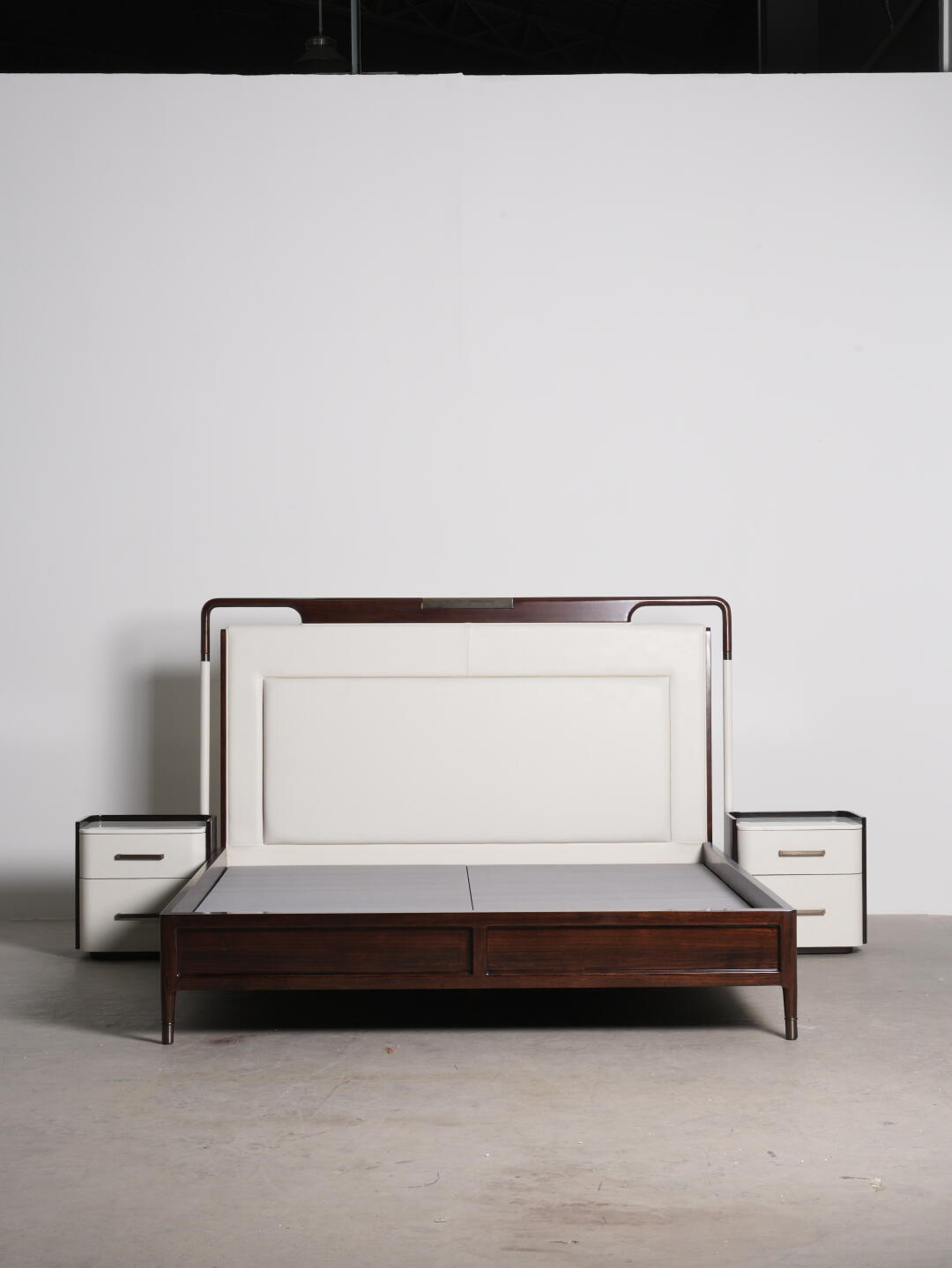 One silhouette. Your dimensions, comfort and finish.