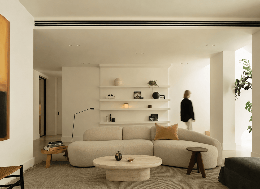 A Warm Minimalist Residence in Austin