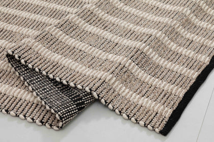 Harta Bloom Area Rug — product view 01