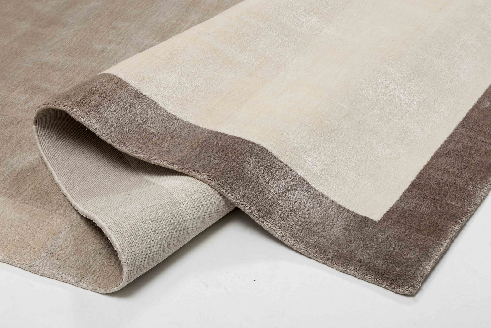 One silhouette. Your dimensions, comfort and finish.