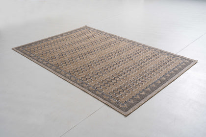 Palm Bloom Area Rug — product view 01