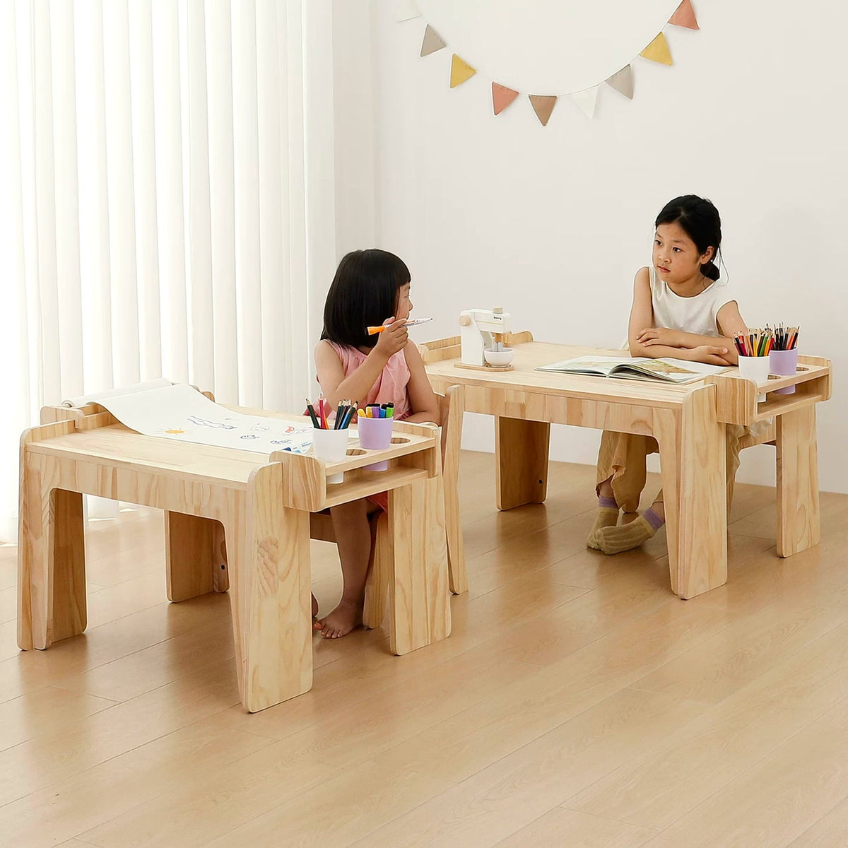  Small and large desks shown together as a size comparison, not a two-desk set