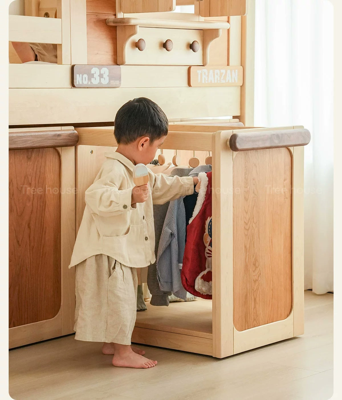  Optional pull-out hanging clothes storage module.