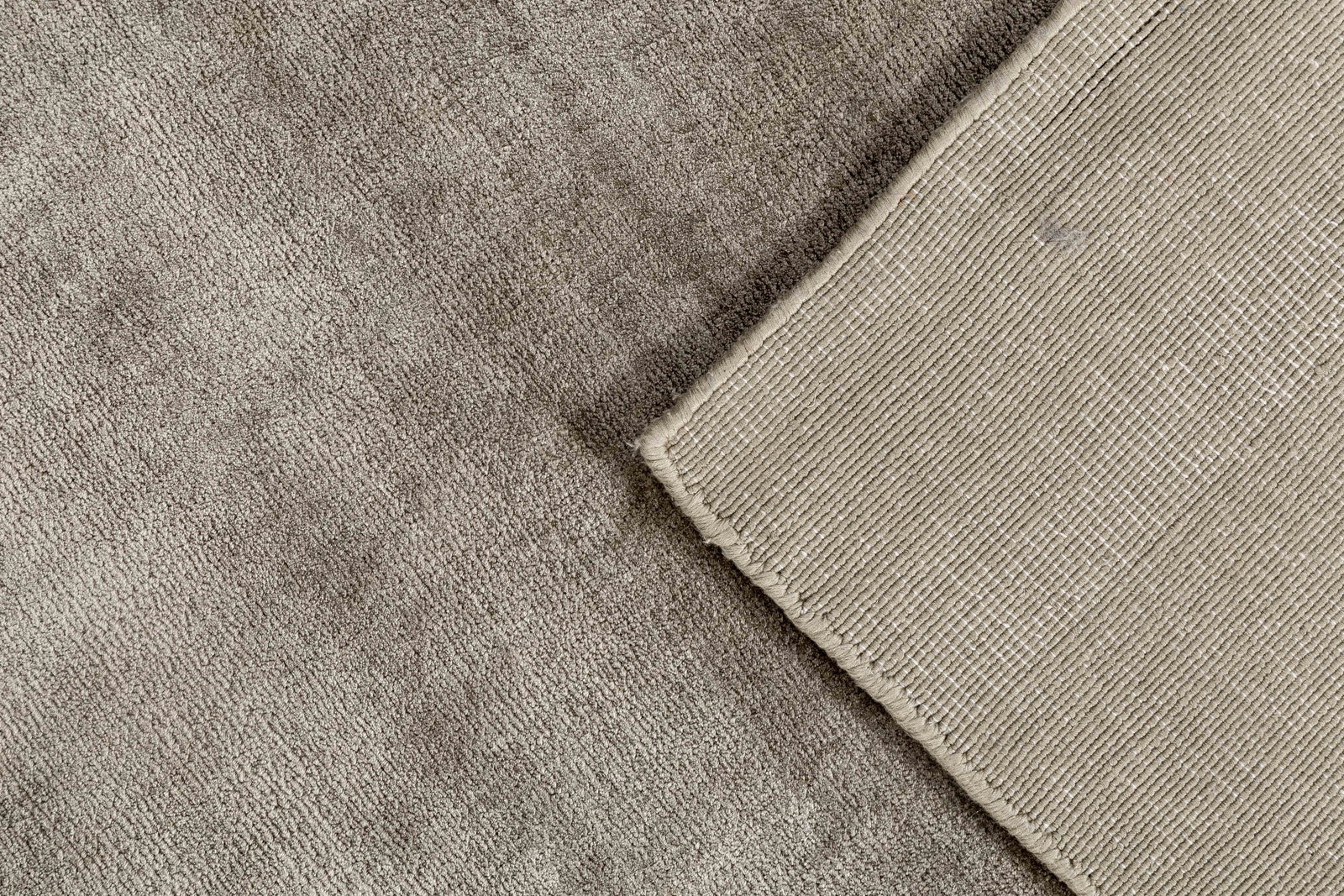 One silhouette. Your dimensions, comfort and finish.