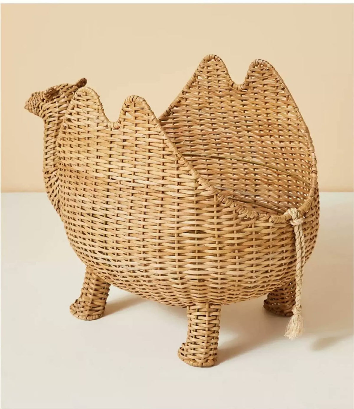  Open basket body with high camel-hump sides.