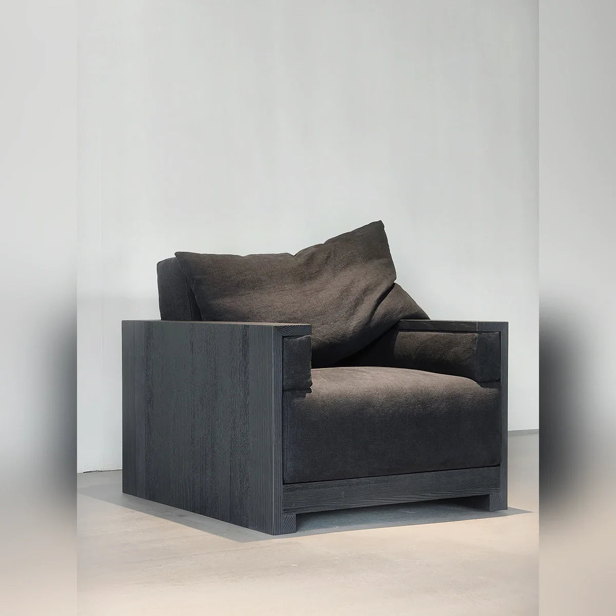 A00029 A00029 Lounge Chair — view 01