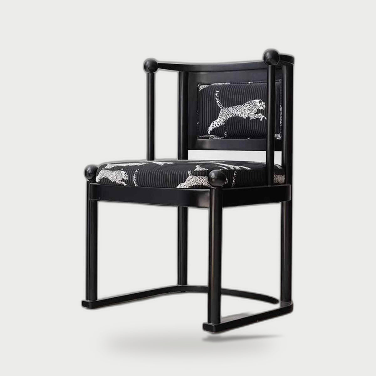 One silhouette. Your dimensions, comfort and finish.