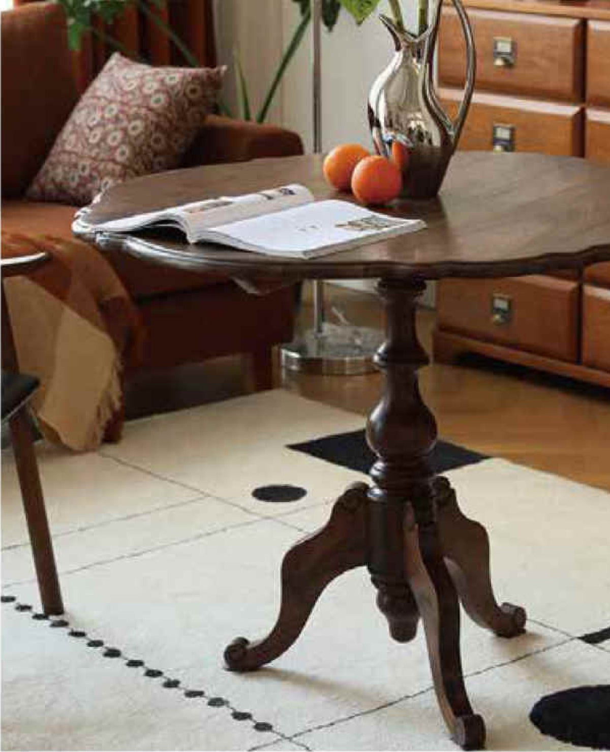 Atubi Stool ATYZ001 in a finished interior.