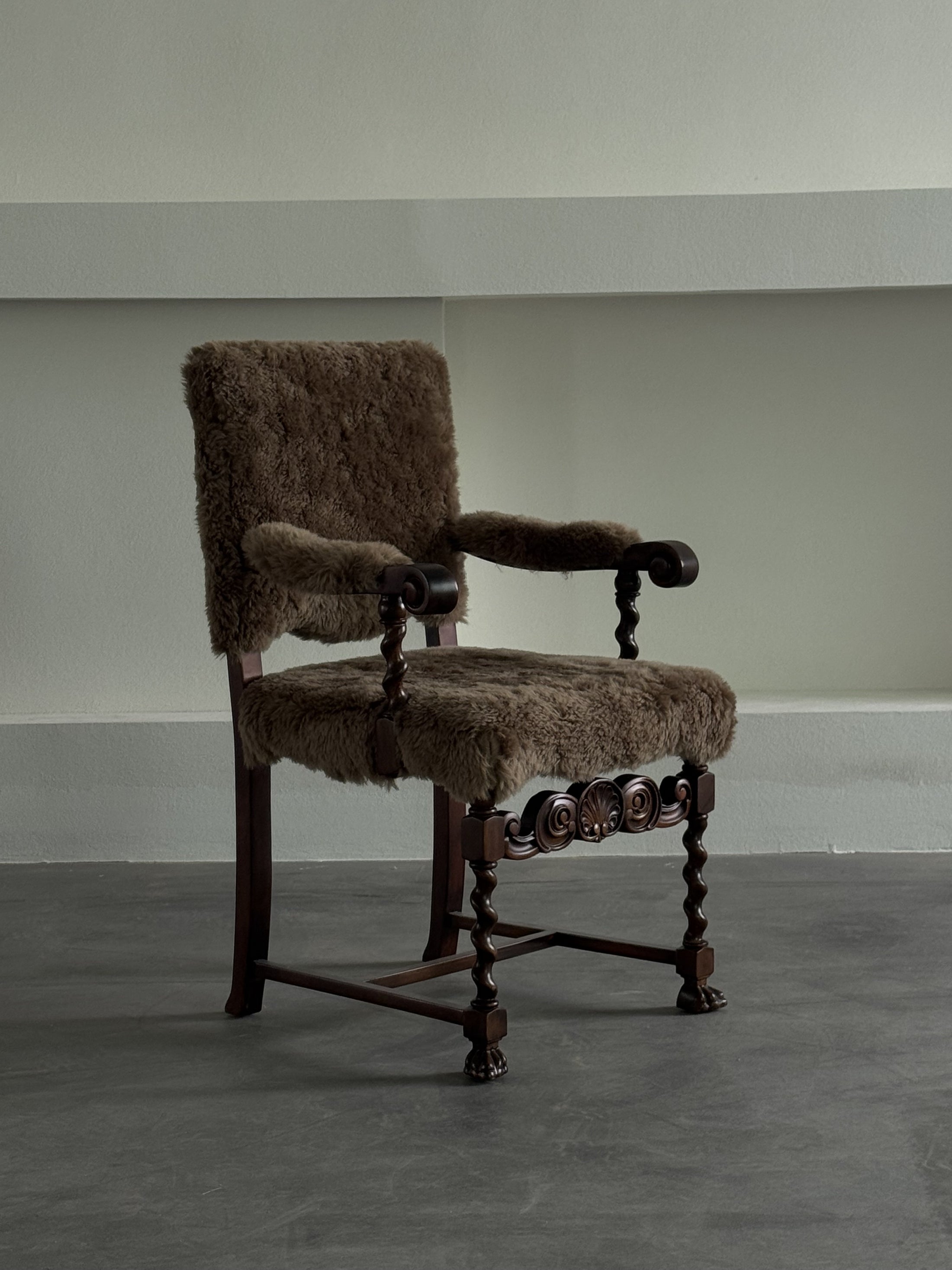 A00020 Armchair in a finished interior.